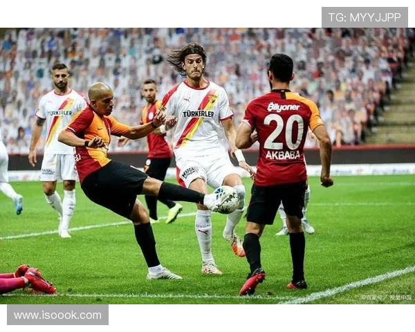 波尔图队进攻火力全开,状态回暖备战联赛争冠。 波尔图队进攻火力全开,状态回暖备战联赛争冠。